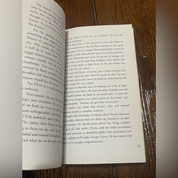 The Hunger Games (Book 1) by Suzanne Collins (2010) Paperback Paperback - Picture 3 of 4